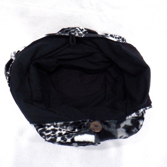 Black & White Animal Print Boho Crossbody Bag - Picture 6 of 10